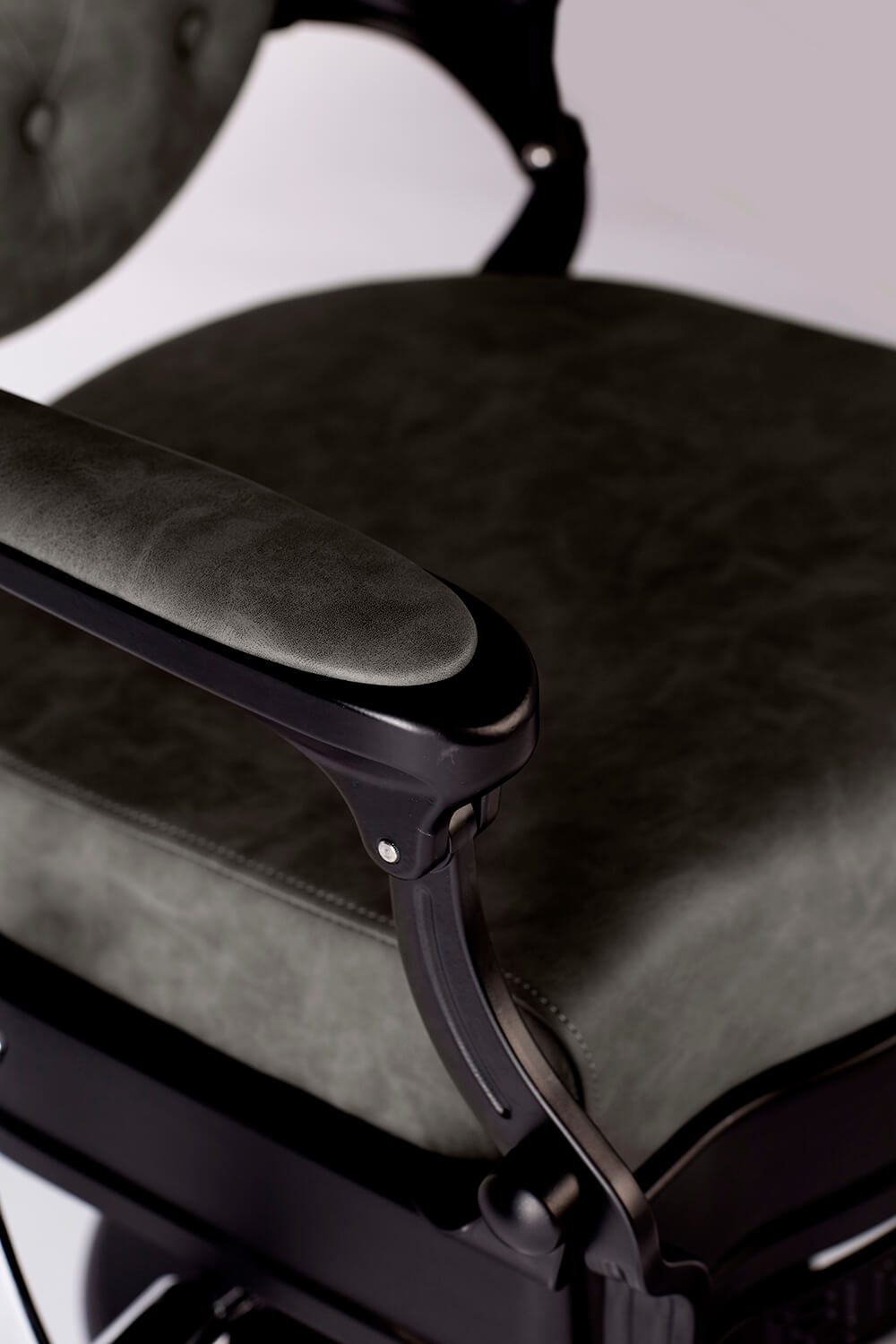 10324 Blackbird Barbers Chair Feature